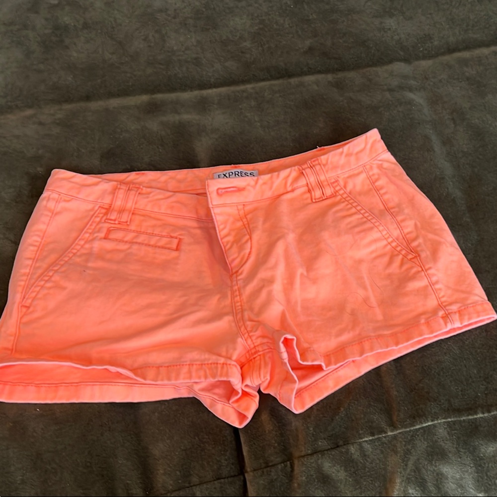 Express low rise short Shorts. Size 00